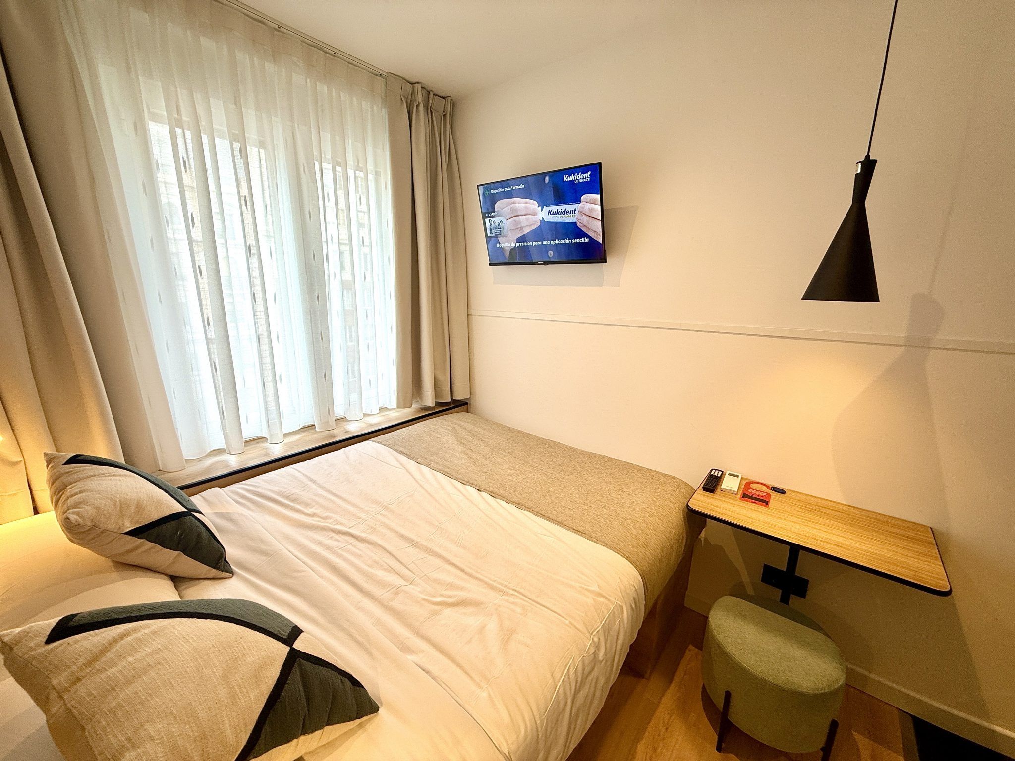 Habitación doble moderna con baño privado en Madrid